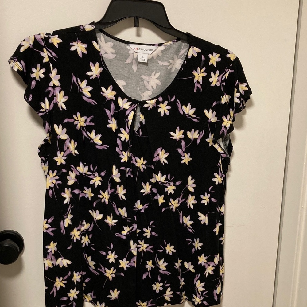 4/$10 Liz Claiborne Black Floral Keyhole Short-Sleeve Top